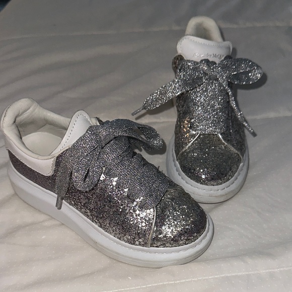 ALEXANDER MCQUEENS KIDS Sparkly Silver Sneakers